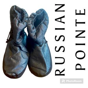 NWT L Russian Pointe Quilted Booties